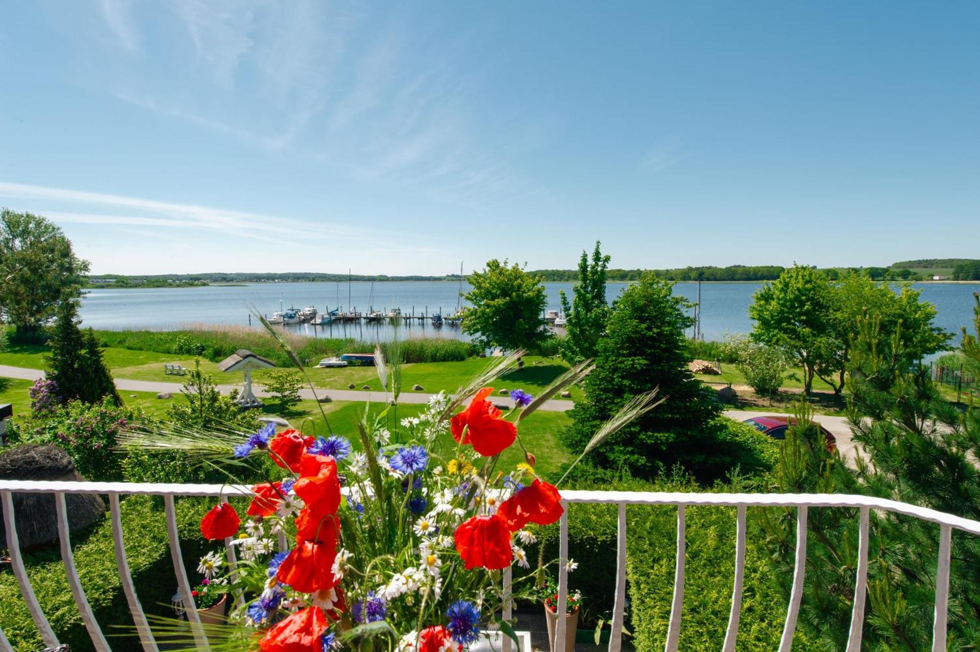 Selliner Ferienappartements Mit Balkon Und Seeblick Bagian luar foto