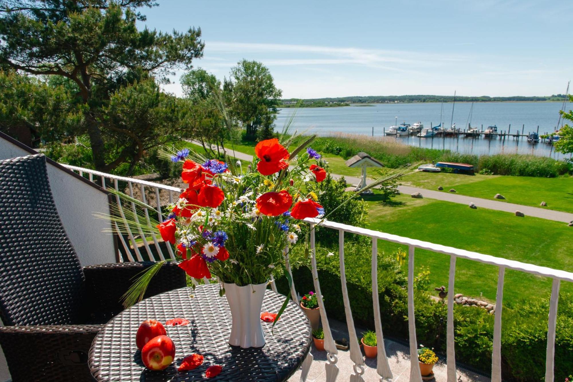 Selliner Ferienappartements Mit Balkon Und Seeblick Bagian luar foto